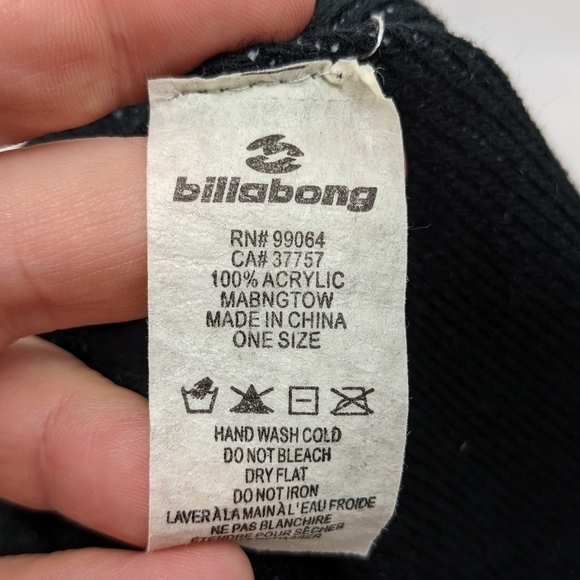 ✨3/$15 Billabong black white beanie hat - Picture 5 of 5